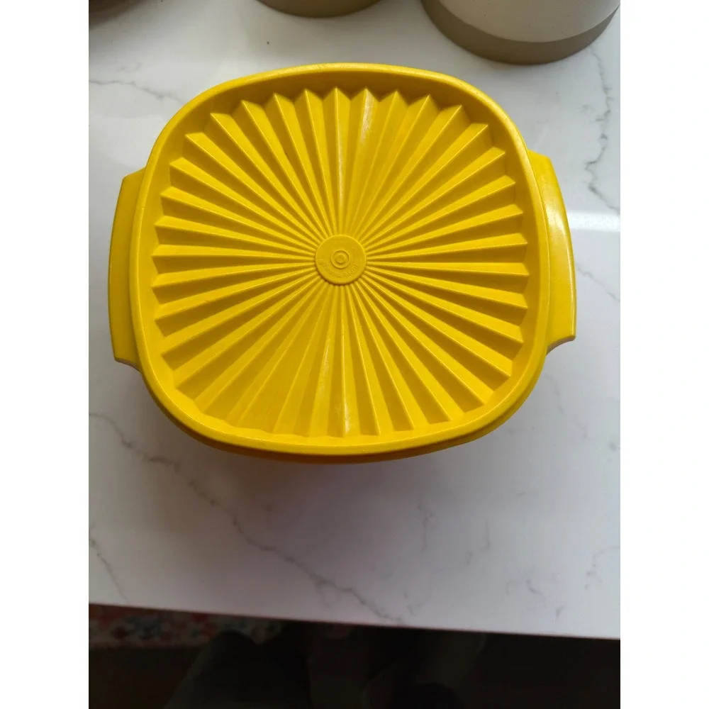 Vintage Tupperware Servalier Bowl Yellow Square‎ Lid 937-4 Mid-Century Modern